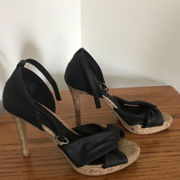 Woman’s Heels - Picture 4 of 4